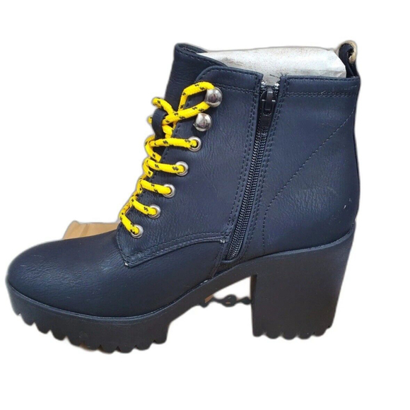 New Seven7 Black Women's Flatiron Lug Sole Boots Size 7 - Picture 2 of 2